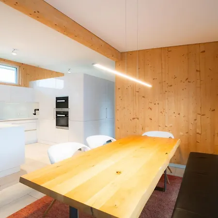 Edelmann's-cara's Suburban Kematen in Tirol